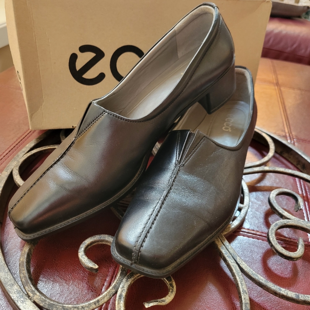 Ecco Women's Black Pump Leather? Euro Size 41 ~ US - 10 ~ 10.5 ? ~ Classic Style